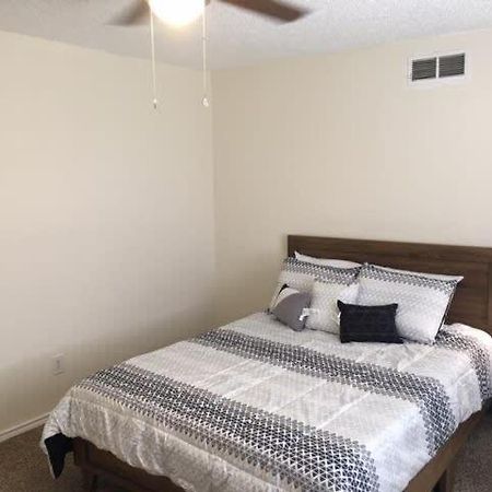 Quiet Townhouse Close To Fort Sill! لوتون المظهر الخارجي الصورة