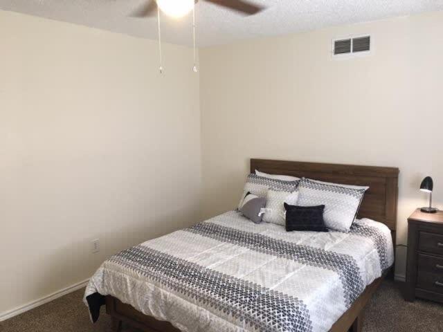 Quiet Townhouse Close To Fort Sill! لوتون المظهر الخارجي الصورة