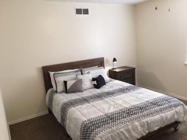 Quiet Townhouse Close To Fort Sill! لوتون المظهر الخارجي الصورة